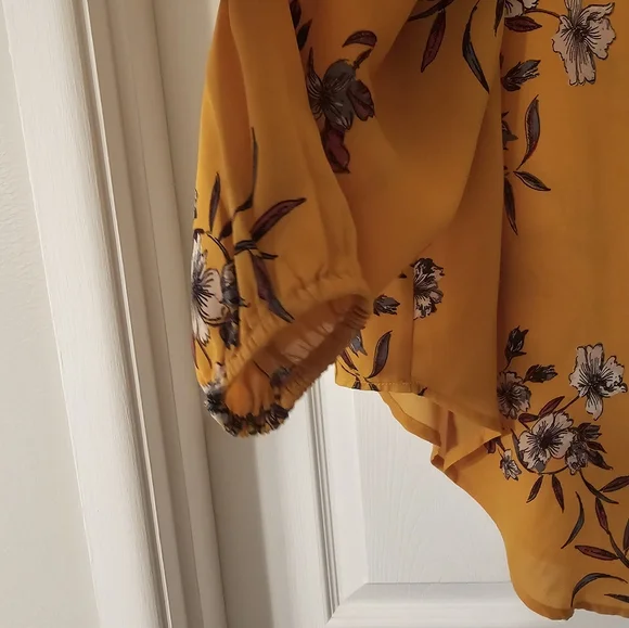 Torrid Keyhole Top - Picture 4 of 7